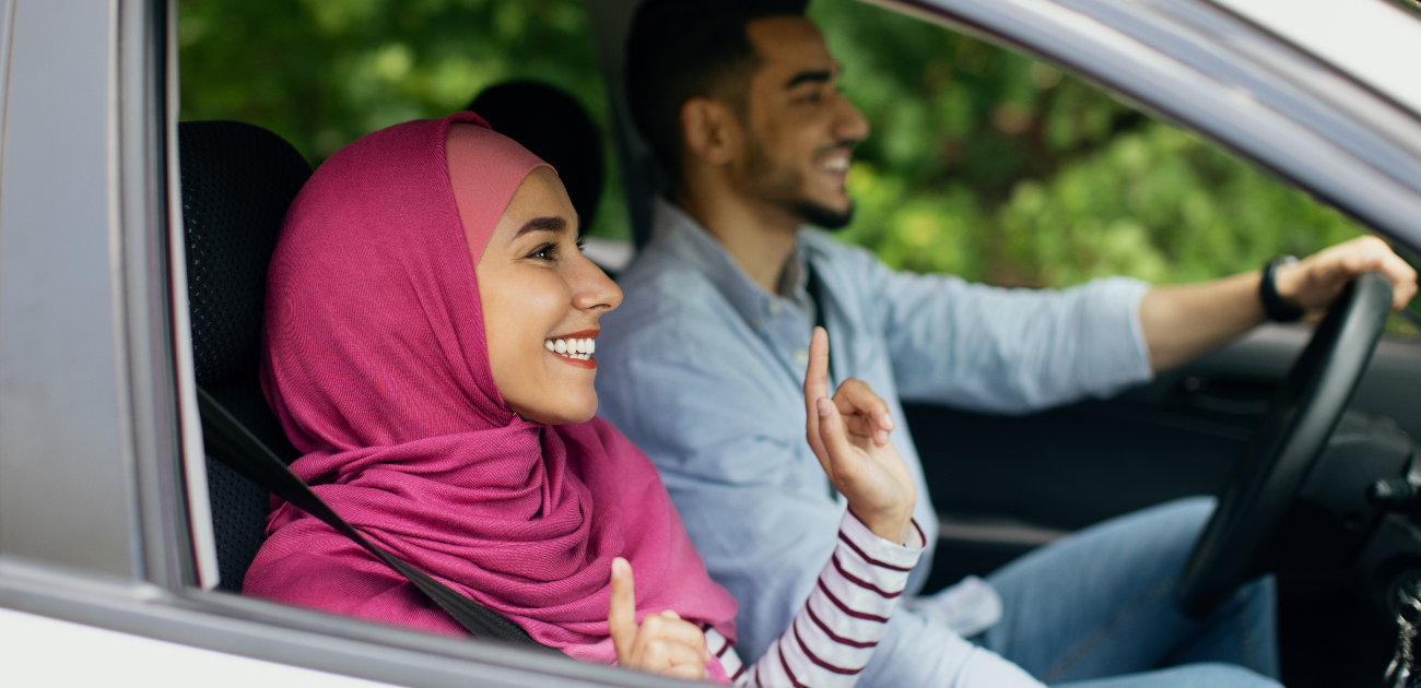 تفسير حلم ركوب السيارة مع شخص أعرفه في المقعد الأمامي
