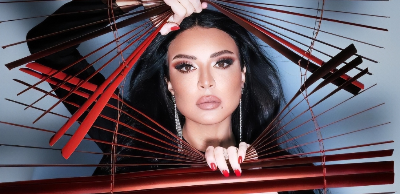 اطلالات 3 نجمات جمعهن الدانتيل الناعم بطرق مختلفة