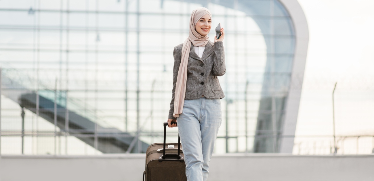 امرأة تسافر