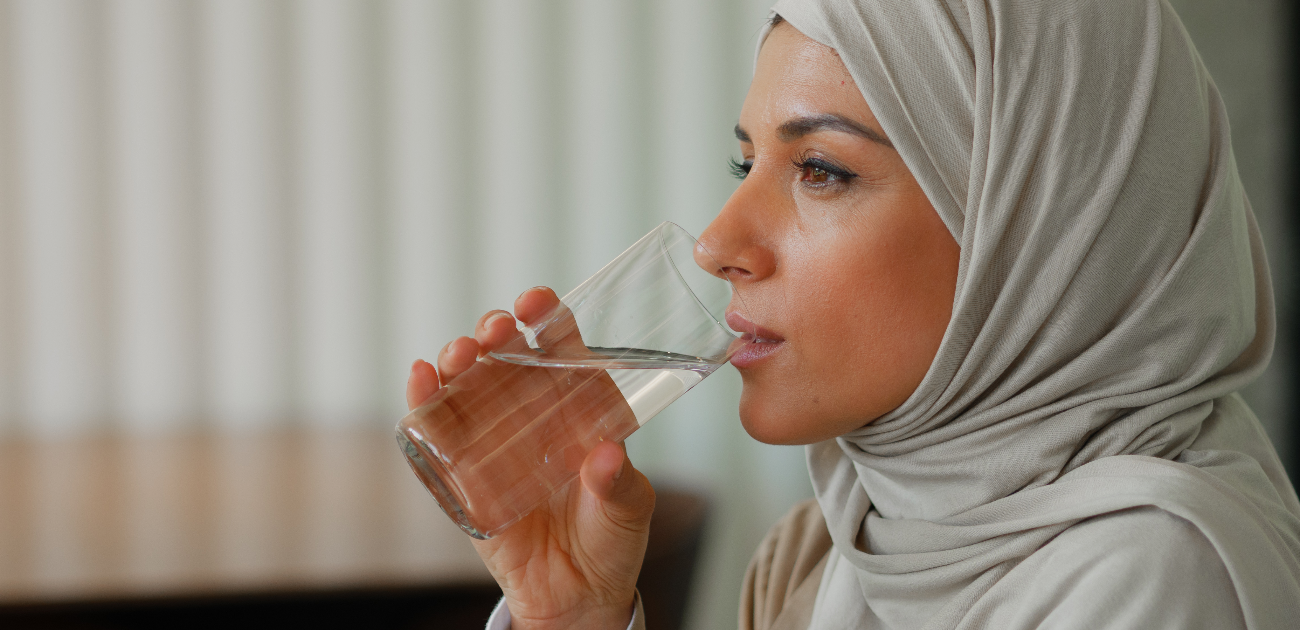 حكم شرب الماء أثناء أذان الفجر