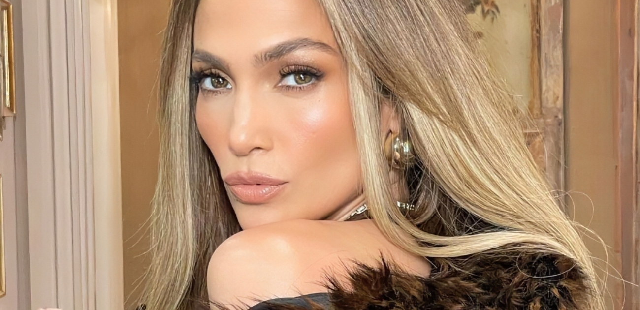 تصرف غريب وصادم من جينيفر لوبيز يستفز الجمهور