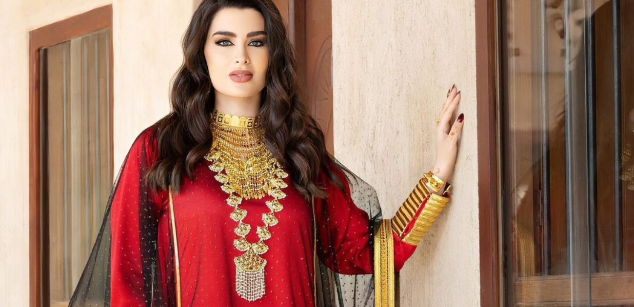 استوحي إطلالتك الرمضانية من أبرز عباءات النجمات