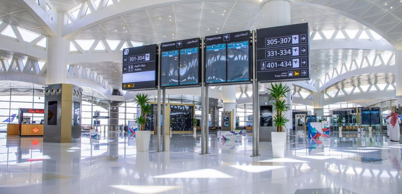 مطار الرياض يتصدر قائمة المطارات الدولية الكُبرى بعدد المسافرين ونسبة الالتزام السنويّة
