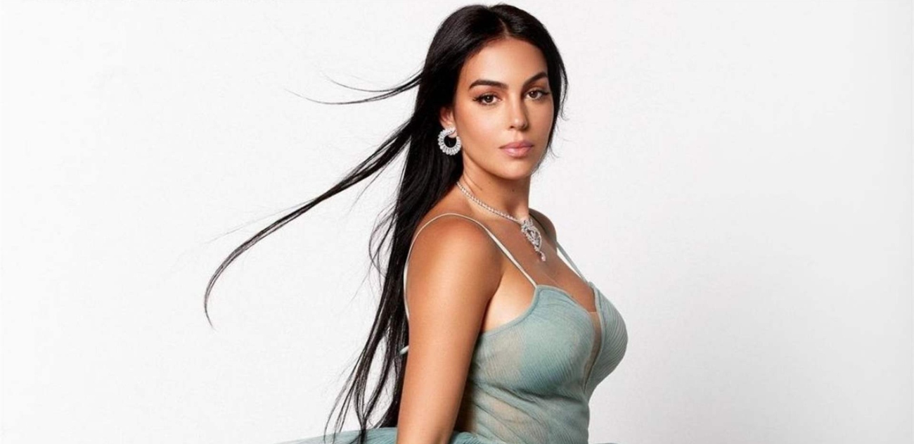 جورجينا رودريغز سفيرة علامة مجوهرات Nado's jewellery مصرية