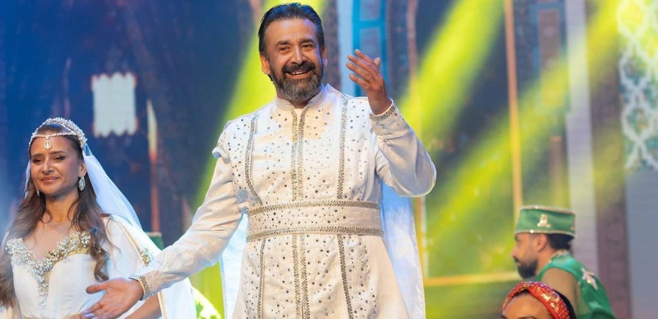 كريم عبد العزيز في مسرحية السندباد