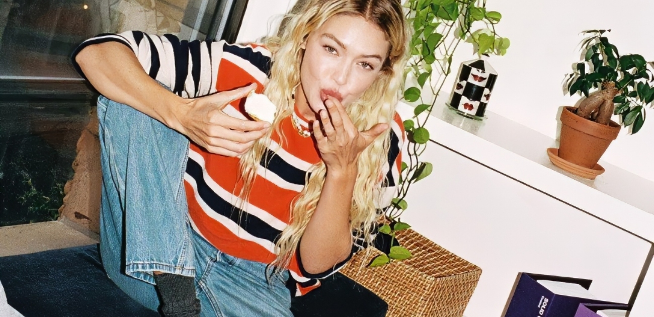 قصّات البناطيل الجينز- الصورة من انستغرام جيجي حديد الرسمي gigihadid