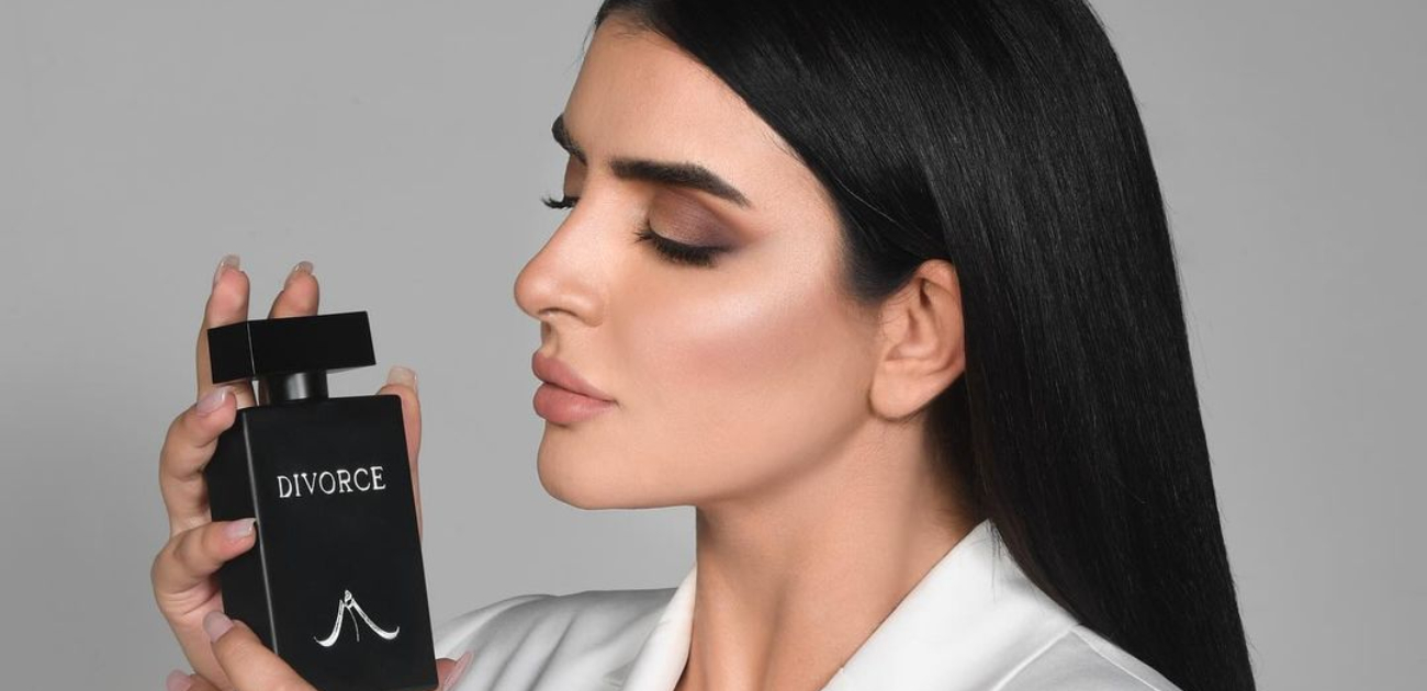 الشيخة مُهرة تشوّق الجماهير لعطرها الجديد الذي يحمل أسمًا مثيرًا للجدل!