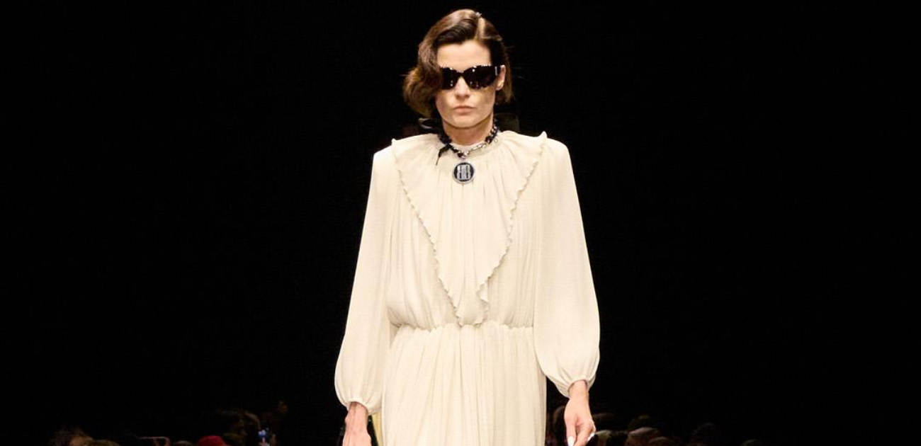 الخفة والمرح أسلوب جديد تتبعه بالنسياغا Balenciaga بمجموعة صيف 2025