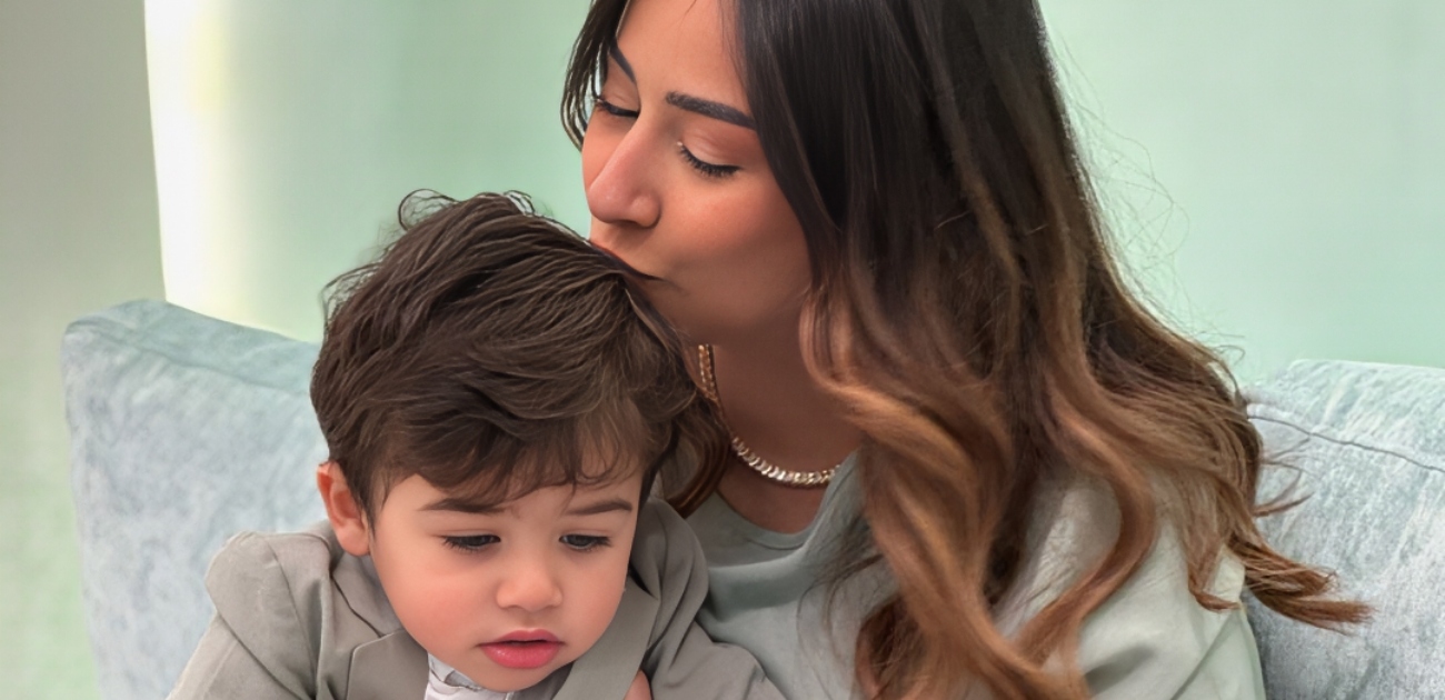 آدم ابن فرح الهادي بإطلالة رجل أعمال لافتة ومميزة