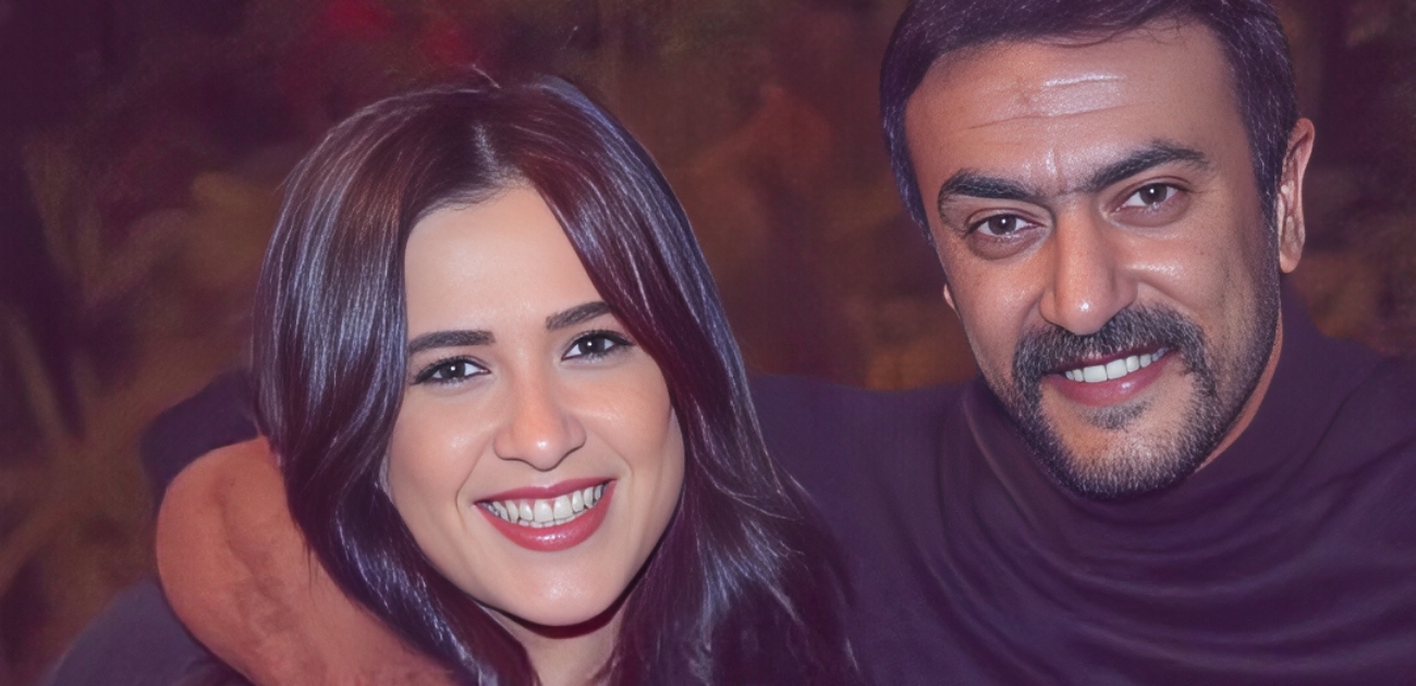 ياسمين عبد العزيز تثير الجدل بردة فعلها على ظهورها مع أحمد العوضي فما القصة؟