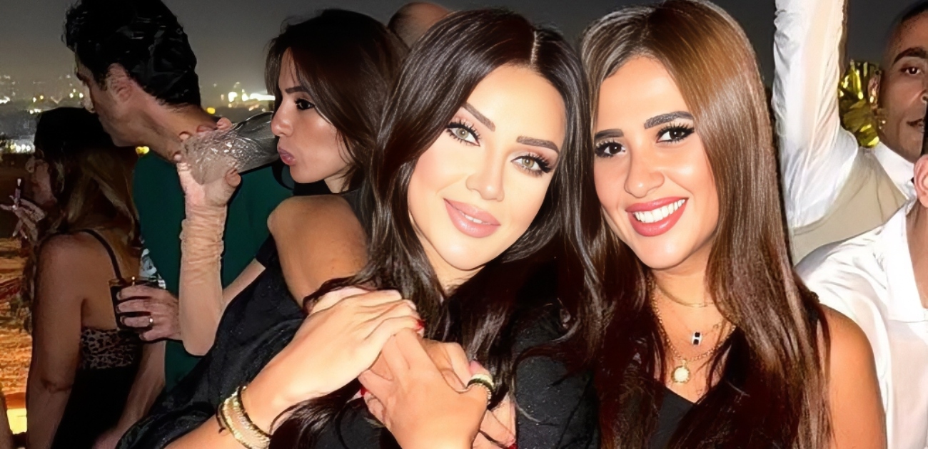 ياسمين عبد العزيز و رضوى الشربيني في صورة تعكس صداقتهما والجمهور يتفاعل!