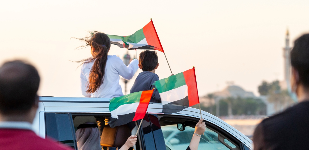 شاركي الشعب الإماراتي فرحتهم بعبارات تهنئة باليوم الوطني الإمارتي الـ 53