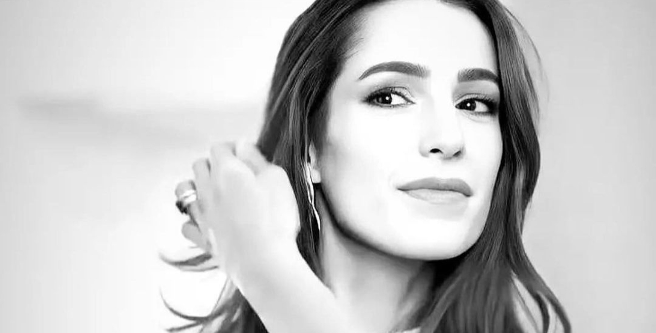 صور نادرة للأميرة رجوة الحسين في مراحل عمرية مختلفة تظهر جمالها الطبيعي
