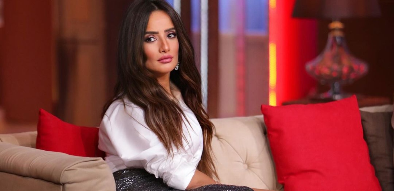 الجمهور يُشيد بأناقة زينة في إطلالتها الجديدة
