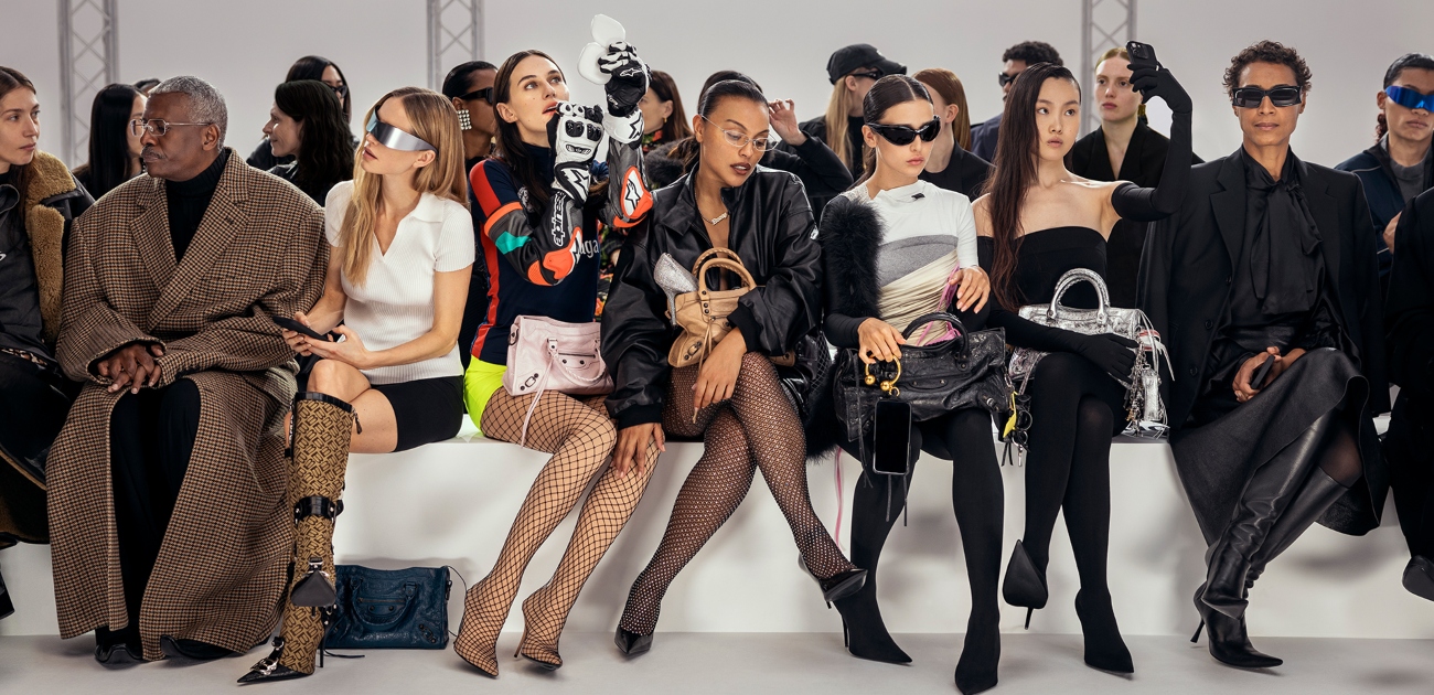 حملة حقيبة "Le City" من بالنسياغا Balenciaga: أيقونة تراثية يُعاد إحياؤها