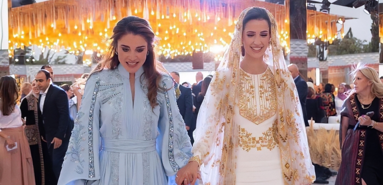 إطلالة الملكة رانيا والأميرة رجوة في خطاب العرش: أناقة لا متناهية