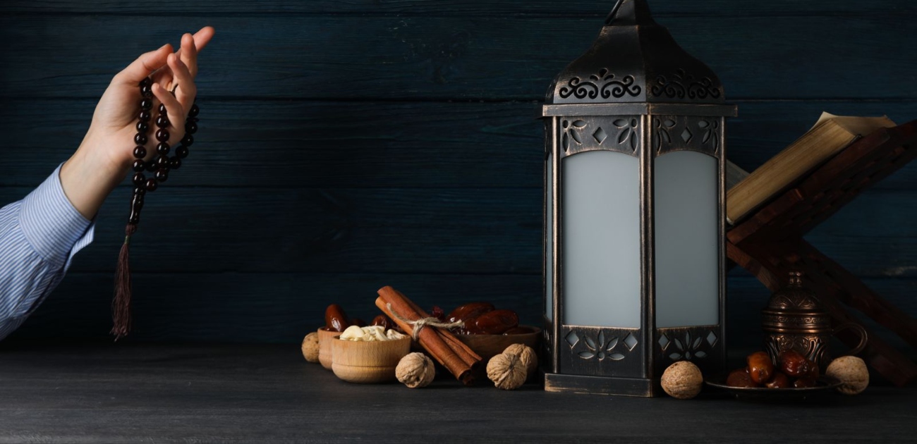 إليكِ أجمل عبارات عن بطاقة تهنئة رمضان شهر الخير والبركة