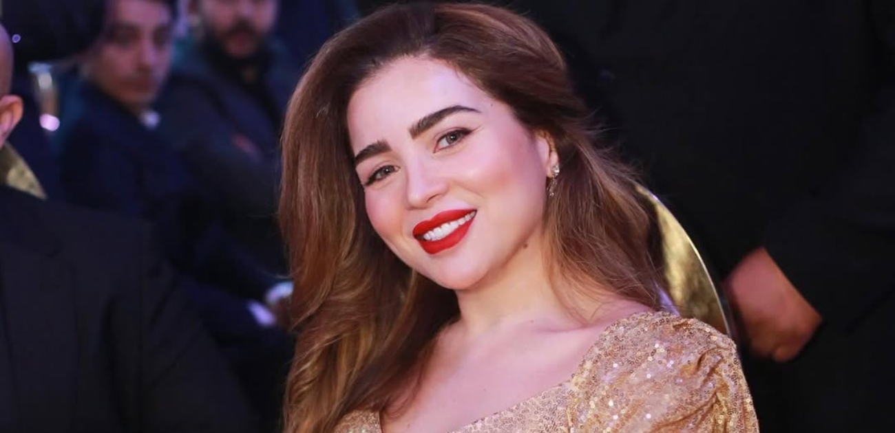 عائلة مي عز الدين تُلغي عزاء والدتها مراعاةً لحالتها النفسية