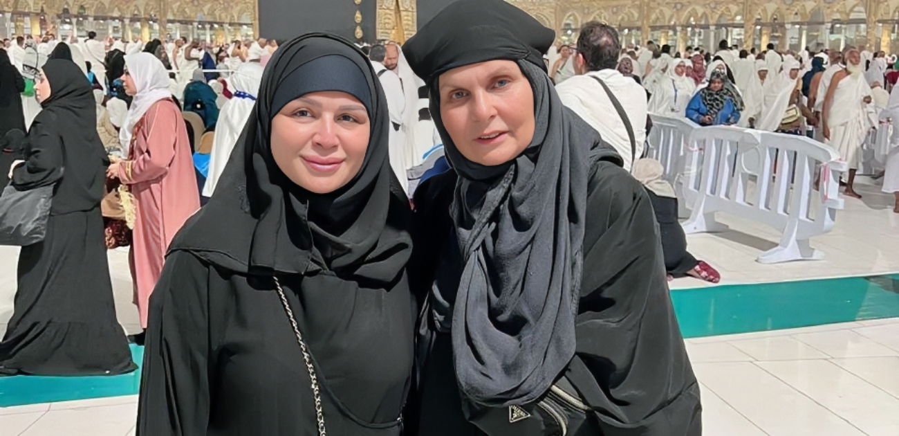 إلهام شاهين تؤدي مناسك العمرة برفقة يسرا بعد مشاركتها في البحر الأحمر السينمائي