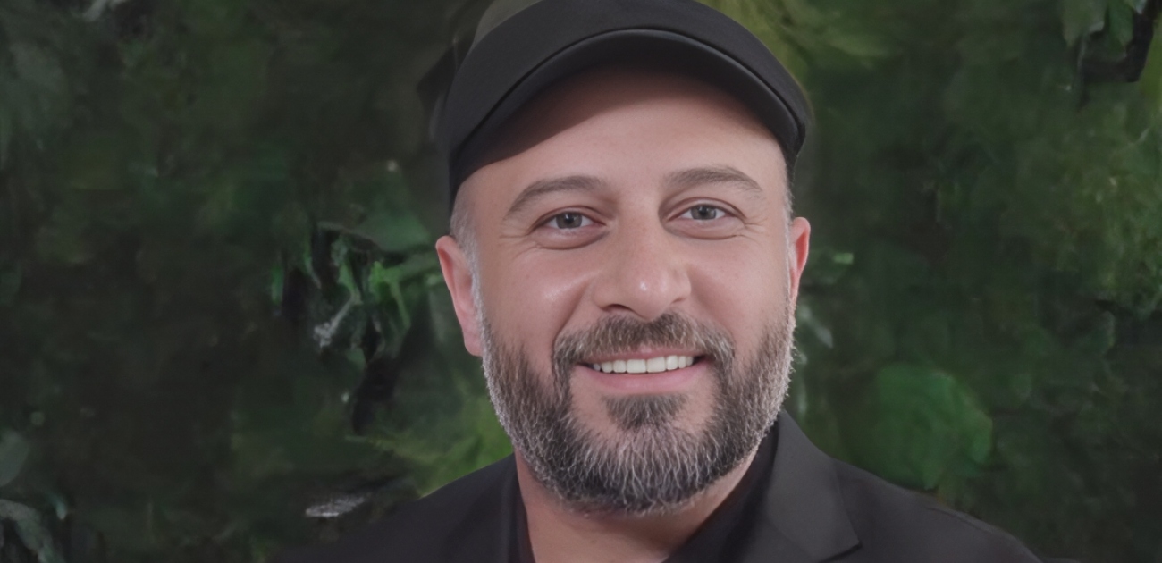المصمم اللبناني العالمي سعيد قبيسي يروي تفاصيل إبداعه وتأثره في الملكة رانيا بعالم الأزياء