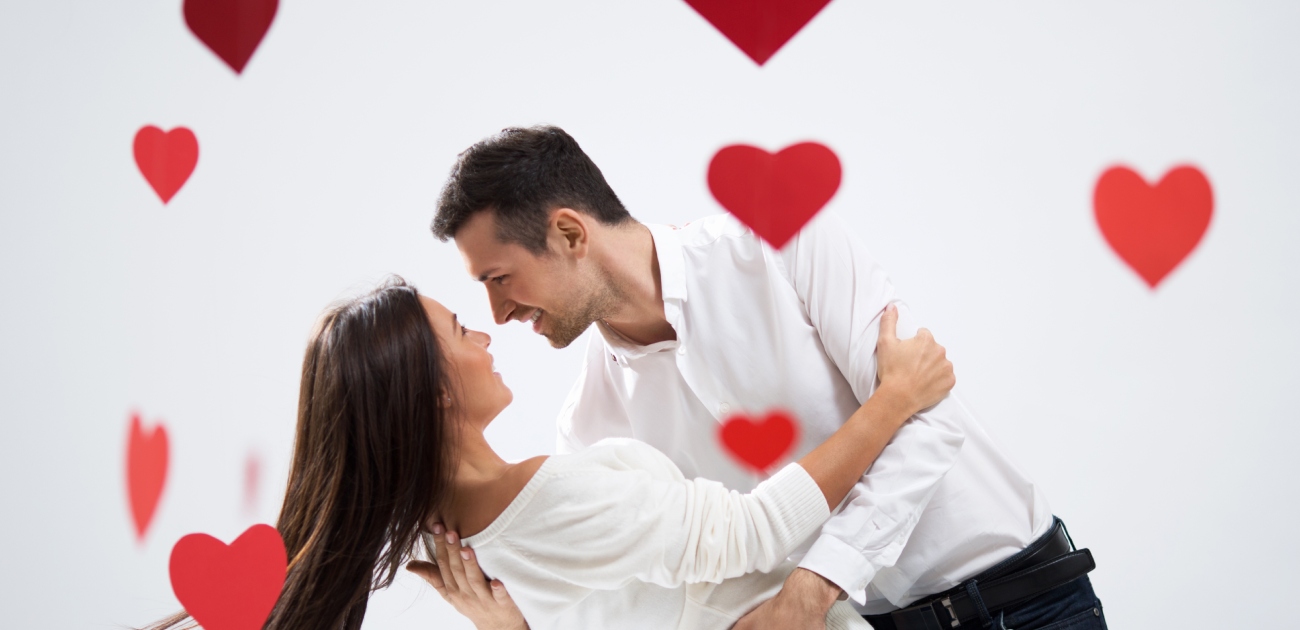 حضن الرجل للمرأة له معاني وأنواع كثيرة تعرفي على أهمها!