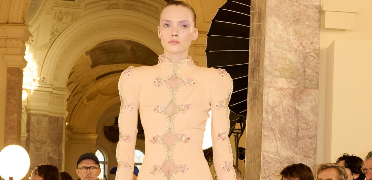 مصدر الصورة انستغرام Schiaparelli الرسمي