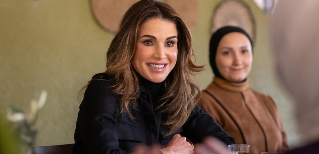 الملكة رانيا تزُف خبر حمل الأميرة إيمان بطفلها الأول