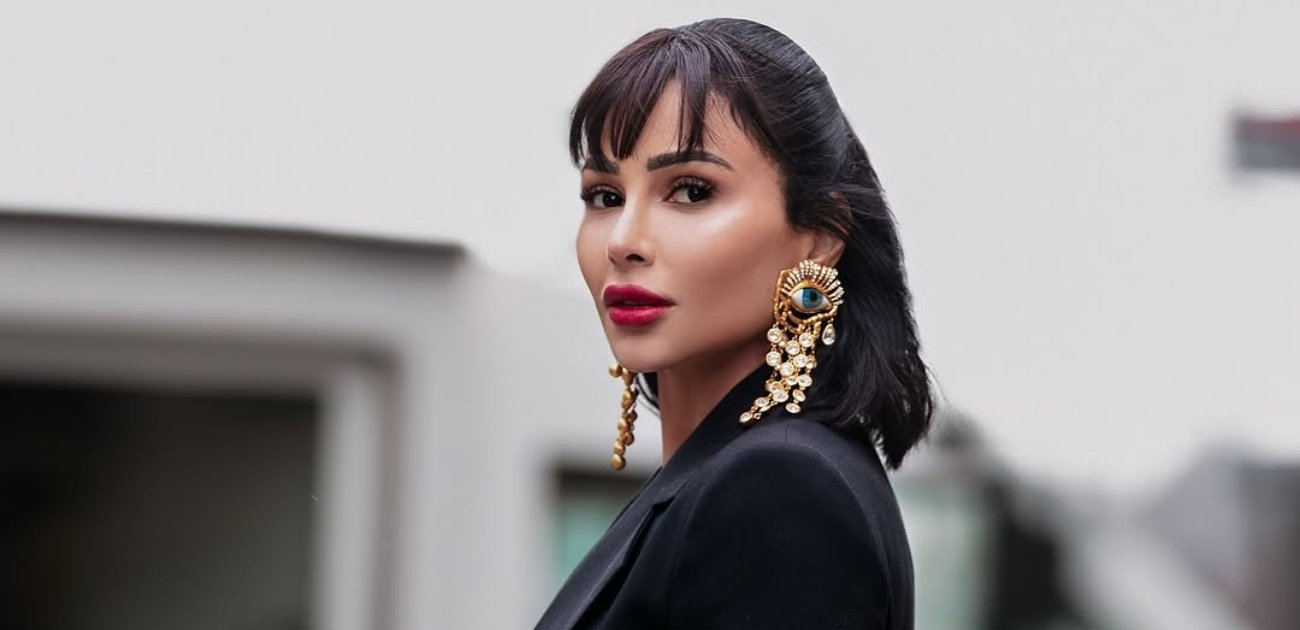 مهيرة عبد العزيز تتألق بإطلالات لافتة في أسبوع الموضة بباريس