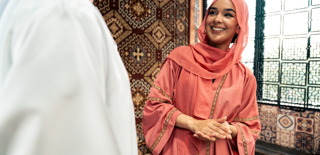 نصائح عليكِ اتباعها عند شراء عبايات ملونة للسفر