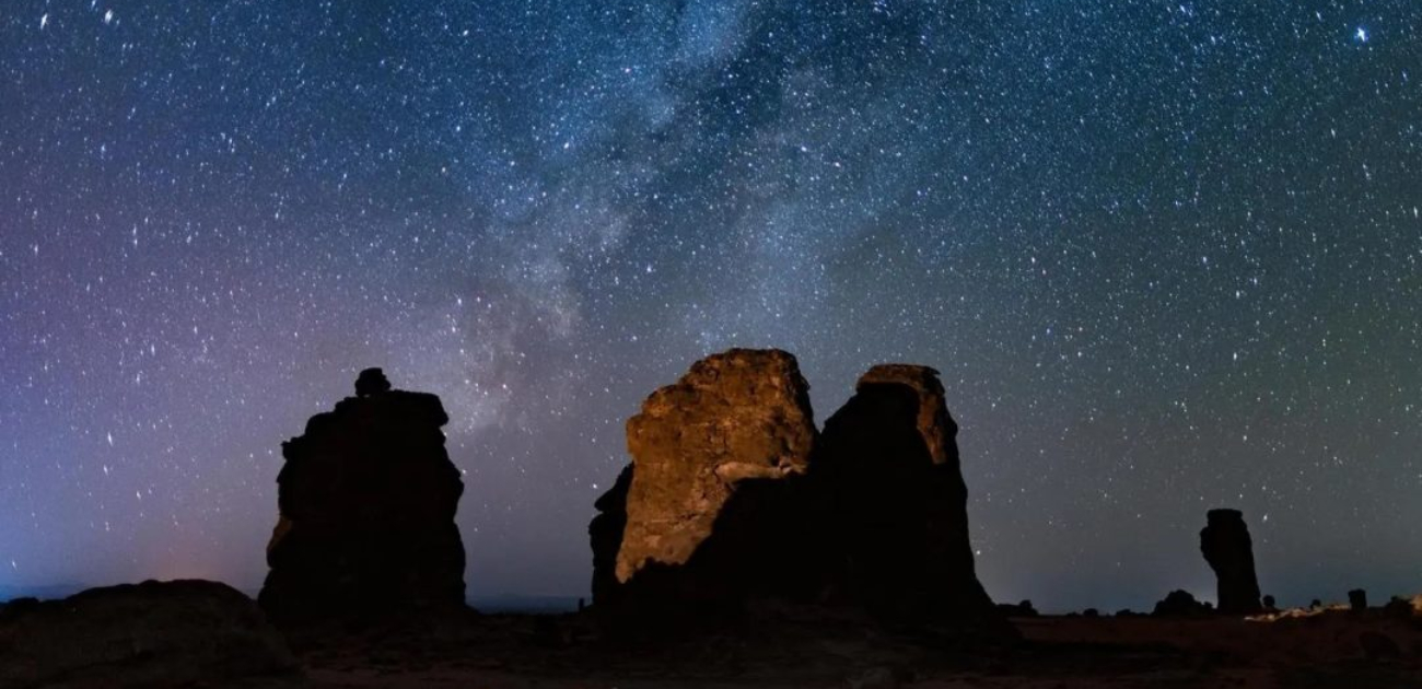 النجوم والكواكب عُنصر جذب لسياح العُلا من محبي علوم الفلك