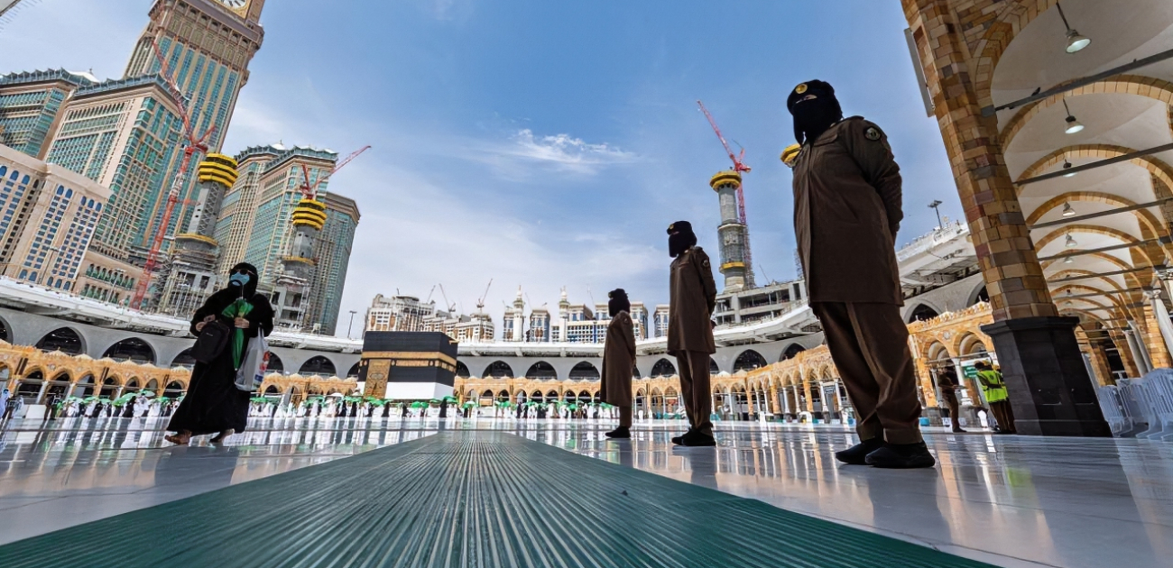 المرأة السعودية تثبت حضورها في موسم الحج عامًا بعد عام... إليك أبرز الأدوار التي تقوم بها