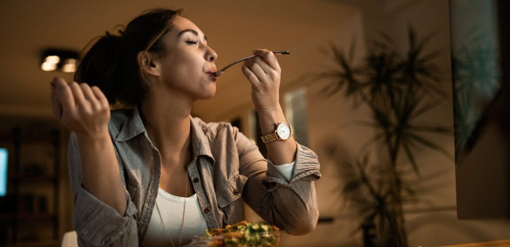 نظامك الغذائي يسبب لكِ الانتفاخ؟ علامات لا تخطر ببالك