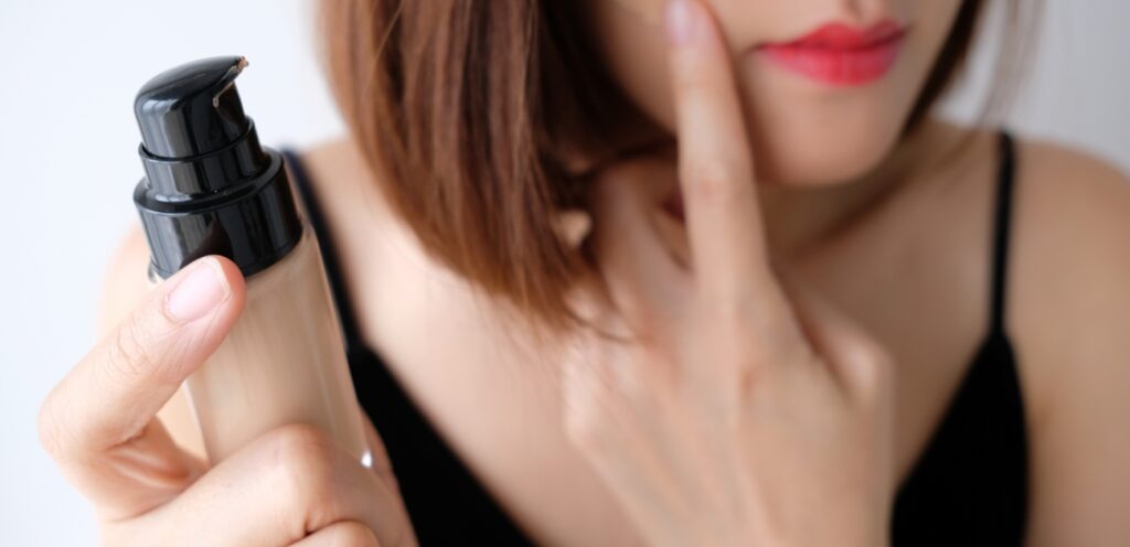 ما بين الـ BB كريم والفاونديشن: أيهما يجب أن نختار في موسم الصيف؟