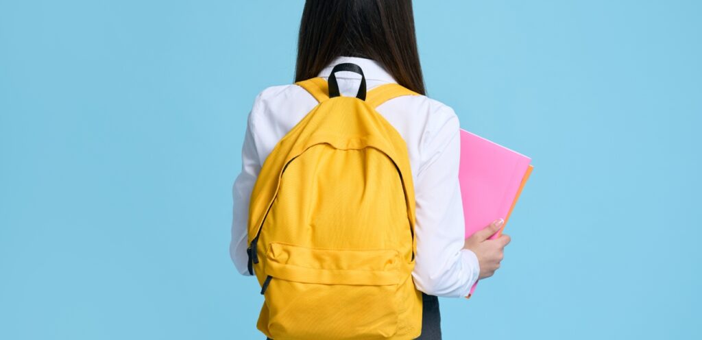 كيف نختار أبرز شنط مدرسية بنات متوسط؟