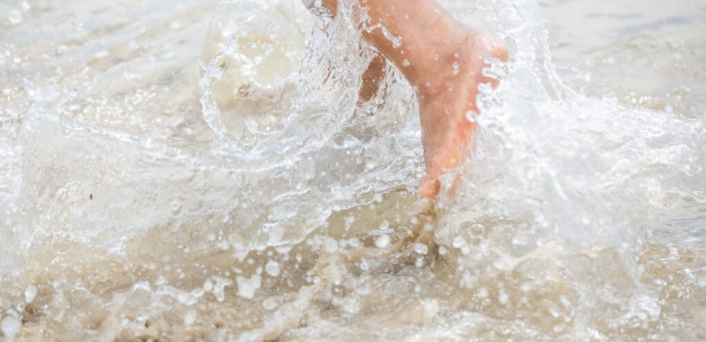 احتباس السوائل في القدم: من الأسباب مرورًا بالعلاج والوقاية