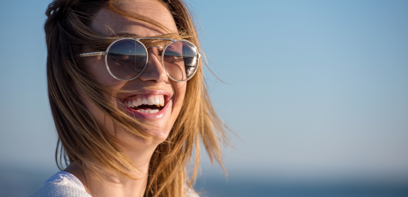 كيف تختارين نظارة شمسية نسائية تكمل إطلالتك؟